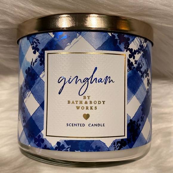 💙🤍 ”GINGHAM” by BBW, 14.5 oz/411 g, signature
3-Wick Scented Candle, NWT on base - Picture 1 of 5